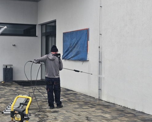 chémia na čistenie fasády