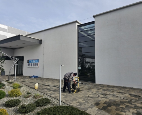 chémia na čistenie fasády