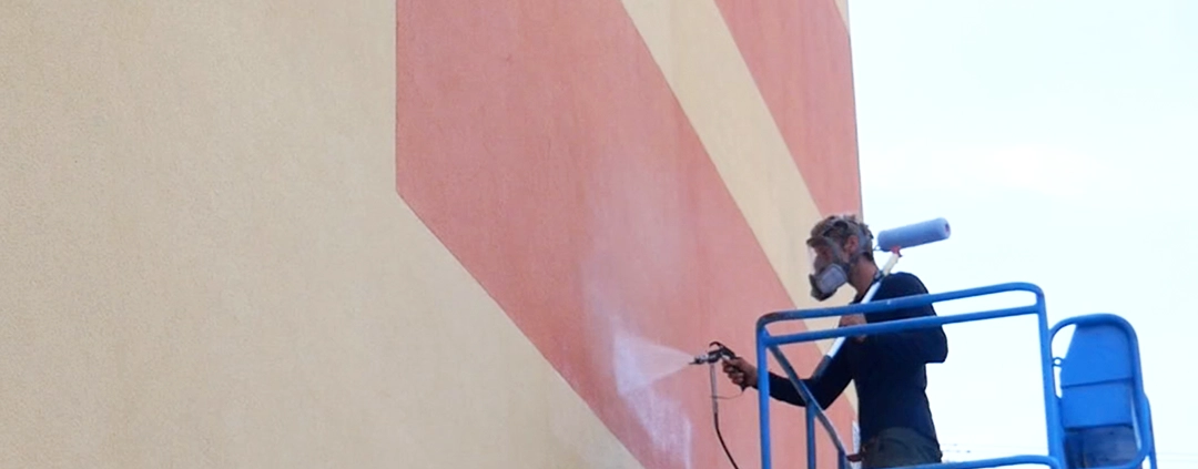 Čistenie zateplenej fasády penziónu Jazz.