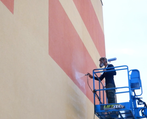 Čistenie zateplenej fasády penziónu Jazz.