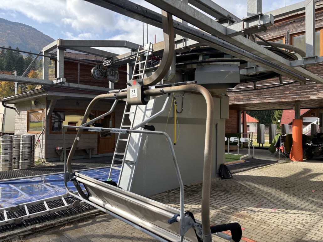 Cistenie lanovky Terchova pred Čistenie povrchov od korózie Odstránenie korózie_Cistenie lanovky Terchova stav pred cistenim