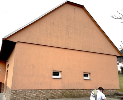 foto6 čistič fasád,dlhodobo znečistená fasáda