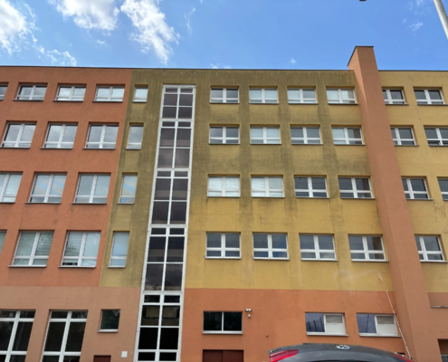 Fasáda pred čistením a impregnáciou