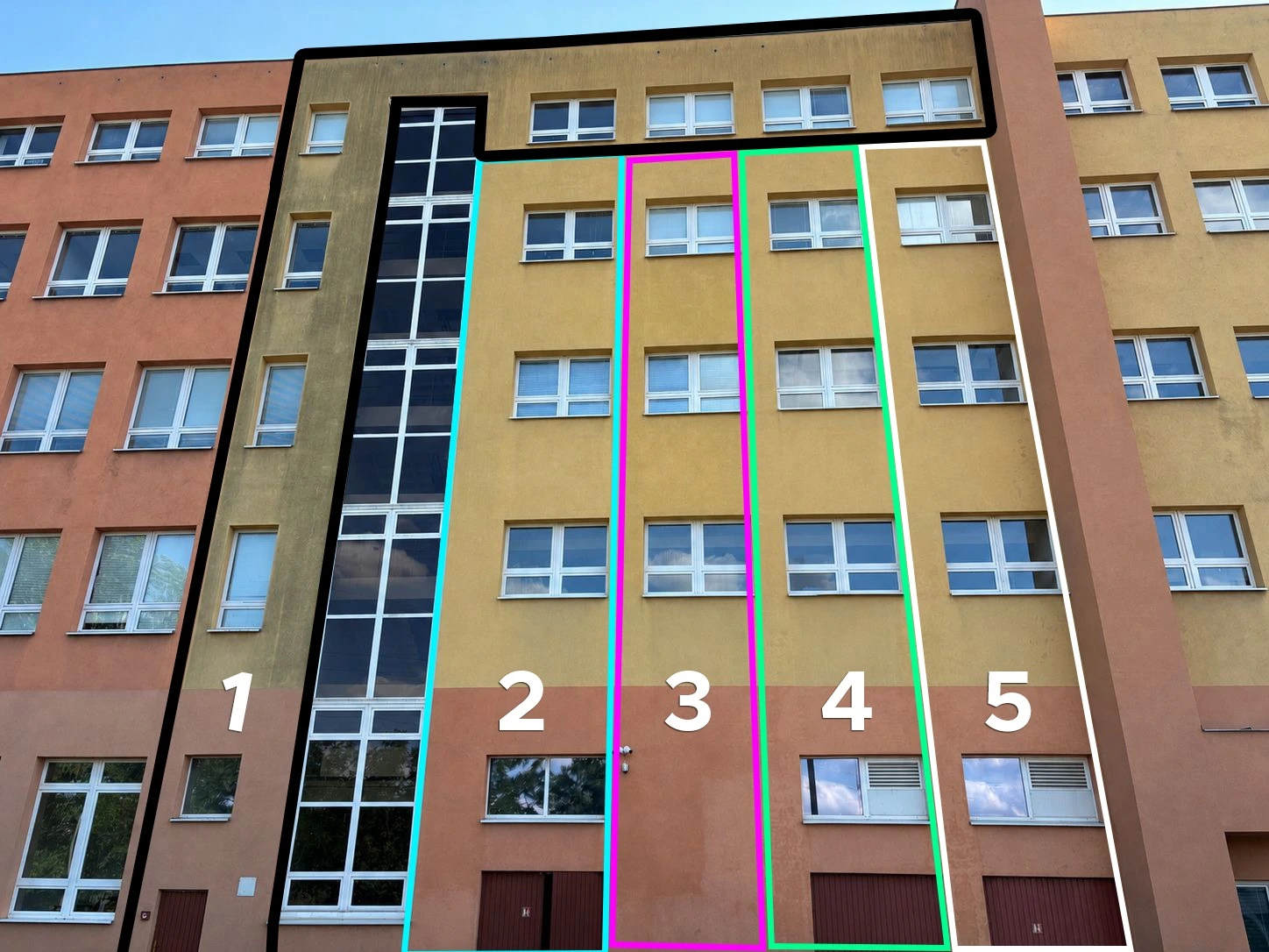 Päť testovacích plôch s rozdielnymi spôsobmi čistenia a ochrany fasády